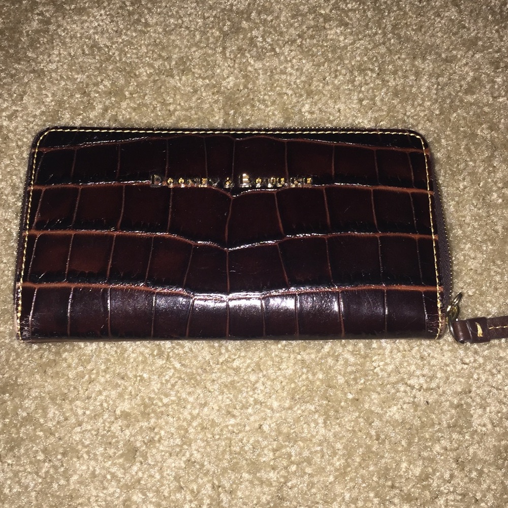 Dooney & Bourke zipper wallet